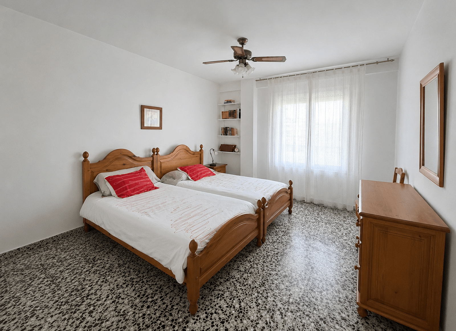 Bedroom before redesign